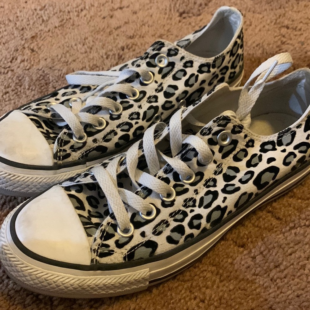 Leopard converse